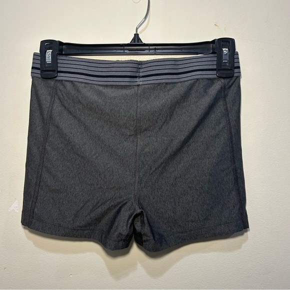 Under Armour Gray & Black Biker Shorts Size Small - Picture 3 of 7